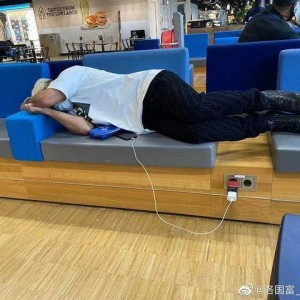 国足负责人：洛国富航班临时取消 理解情绪+抱歉